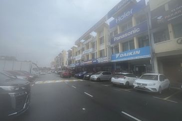 3 Storey Shoplot Taman Putra Kajang