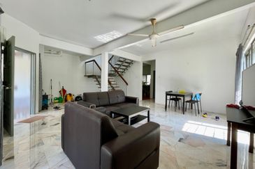 Super Big Corner House For Sale Lestari Perdana @ Seri Kembangan