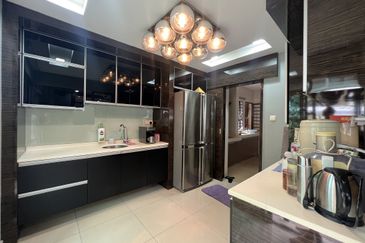 3sty semi-D @ The Peak , Taman Bukit Prima Cheras