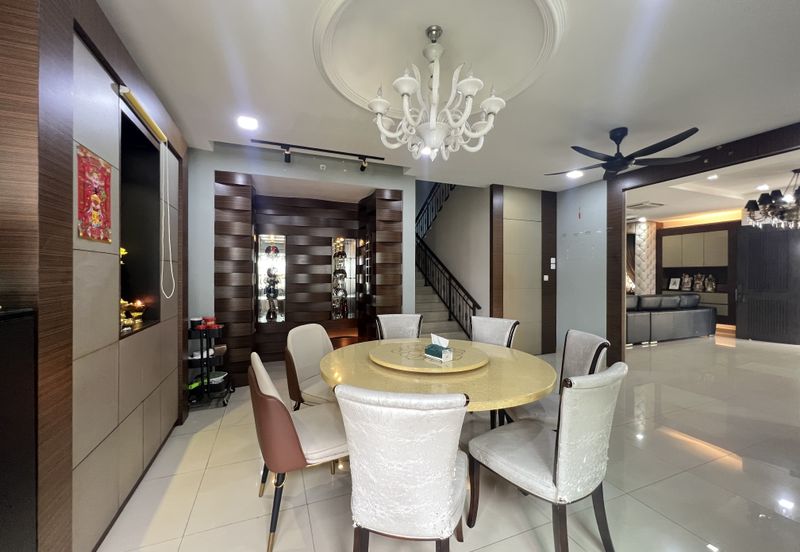 3sty semi-D @ The Peak , Taman Bukit Prima Cheras