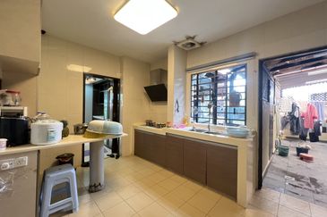 3sty semi-D @ The Peak , Taman Bukit Prima Cheras