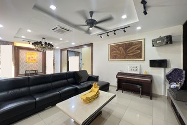 3sty semi-D @ The Peak , Taman Bukit Prima Cheras