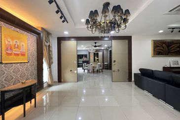 3sty semi-D @ The Peak , Taman Bukit Prima Cheras