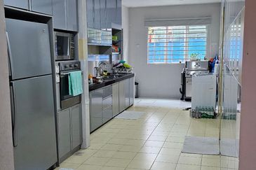 2.5 sty terrace endlot @ taman damai utama puchong