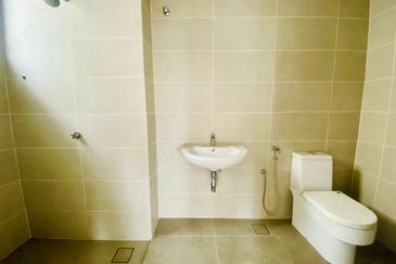 3 Storey Semi D @ Desa Hill Villas, Desa petaling 