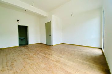 3 Storey Semi D @ Desa Hill Villas, Desa petaling 