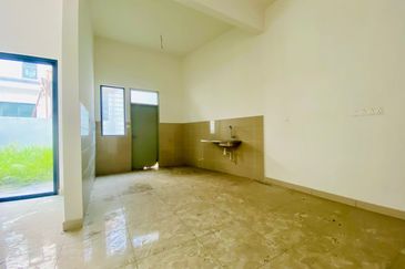 3 Storey Semi D @ Desa Hill Villas, Desa petaling 