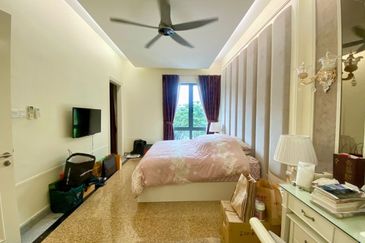 Corner Freehold 3 Storey Semi D @ Desa Hill Villas, Desa petaling 