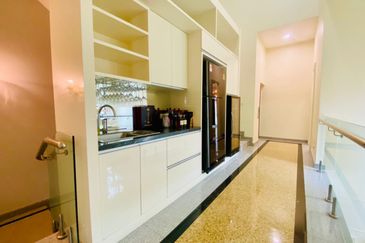 Corner Freehold 3 Storey Semi D @ Desa Hill Villas, Desa petaling 