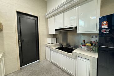 Corner Freehold 3 Storey Semi D @ Desa Hill Villas, Desa petaling 