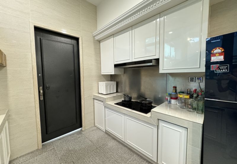 Corner Freehold 3 Storey Semi D @ Desa Hill Villas, Desa petaling 