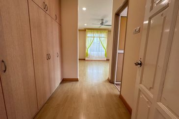 Super Cheap Bungalow  2 Sty Bungalow @ Sungai Long 