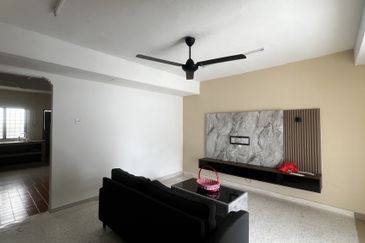 Taman Bukit Belimbing Balakong 2 Storey Terrace House 