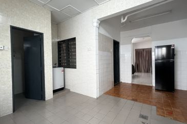 Taman Bukit Belimbing Balakong 2 Storey Terrace House 