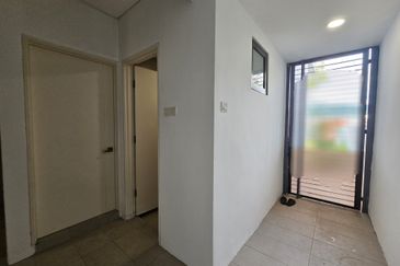 3 Storey Lake View Semi-D  @ Lakefields Sg Besi