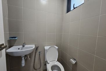 3 Storey Lake View Semi-D  @ Lakefields Sg Besi