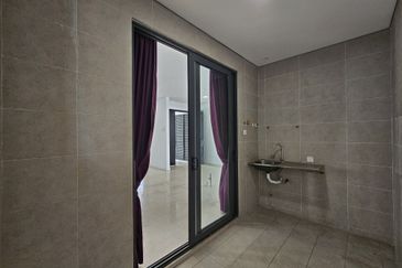 3 Storey Lake View Semi-D  @ Lakefields Sg Besi