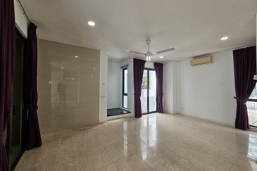 3 Storey Lake View Semi-D  @ Lakefields Sg Besi