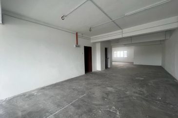 4 Sty shoplot Facing main road @ Batu 11 Cheras