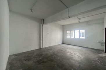 4 Sty shoplot Facing main road @ Batu 11 Cheras