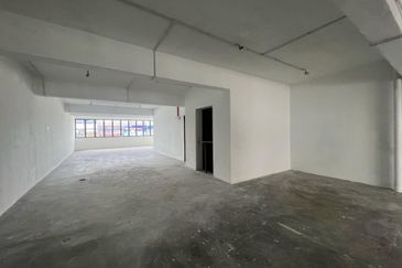 4 Sty shoplot Facing main road @ Batu 11 Cheras