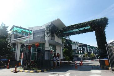 3.5 Storey Superlink @ Taman Duta Suria, Ampang