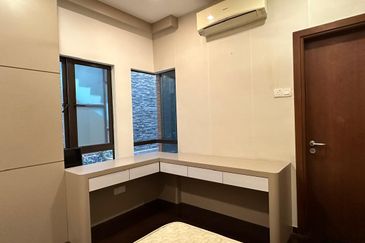 3.5 Storey Superlink @ Taman Duta Suria, Ampang