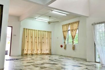 1.5 storey Semi-D - Bandar Rinching Sek 3, Semenyih