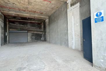 Vetro 11 Commercial Shop Lot For Rent | Last unit available!