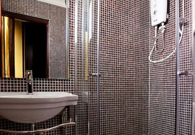 HOTEL & CAFE -Sell with business  4 Storey building Jalan Kelang Lama, Kuala Lumpur for sale 