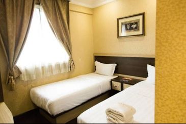 HOTEL & CAFE -Sell with business  4 Storey building Jalan Kelang Lama, Kuala Lumpur for sale 