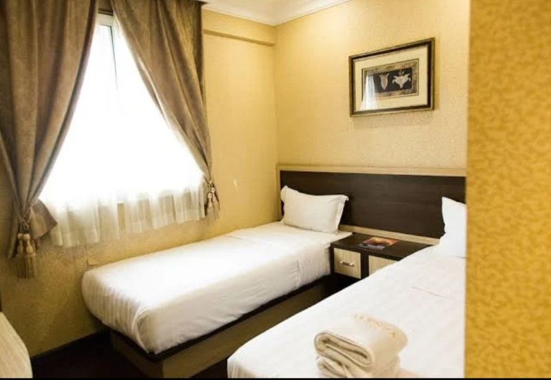 HOTEL & CAFE -Sell with business  4 Storey building Jalan Kelang Lama, Kuala Lumpur for sale 