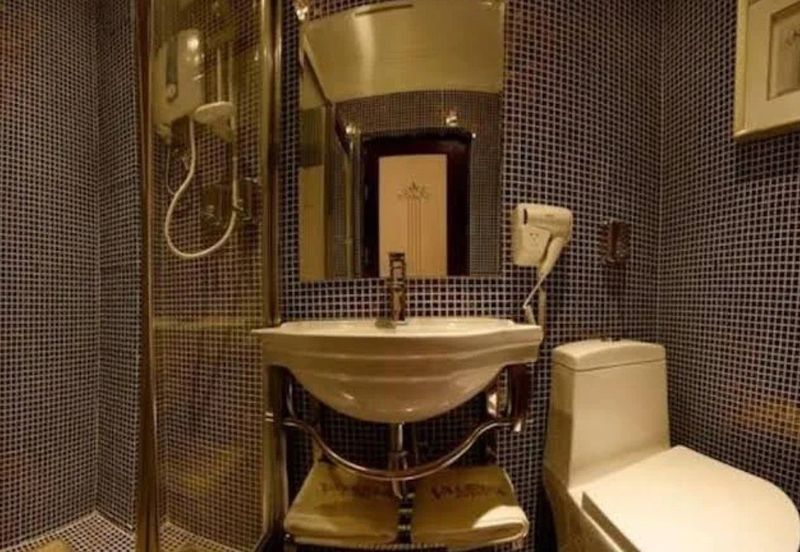 HOTEL & CAFE -Sell with business  4 Storey building Jalan Kelang Lama, Kuala Lumpur for sale 