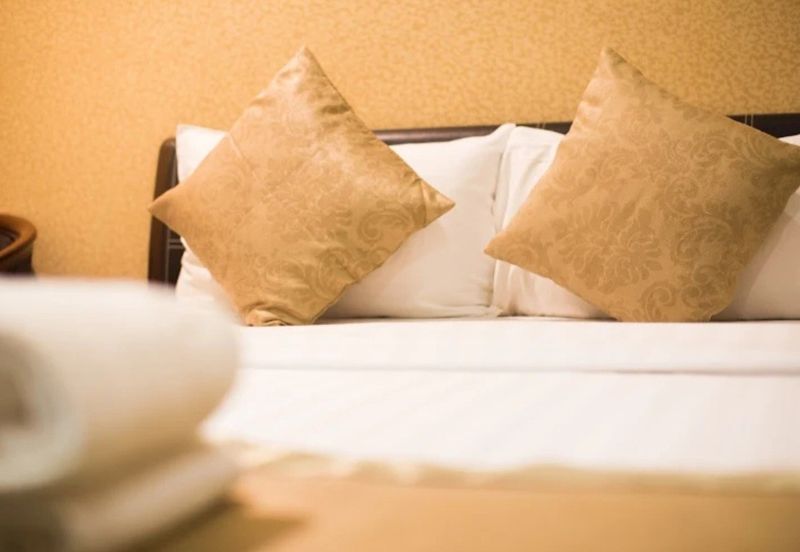 HOTEL & CAFE -Sell with business  4 Storey building Jalan Kelang Lama, Kuala Lumpur for sale 