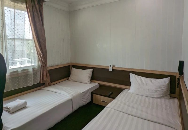 HOTEL & CAFE -Sell with business  4 Storey building Jalan Kelang Lama, Kuala Lumpur for sale 