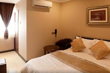 HOTEL & CAFE -Sell with business  4 Storey building Jalan Kelang Lama, Kuala Lumpur for sale 