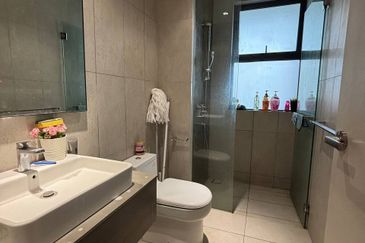 Datum Jelatek Residence