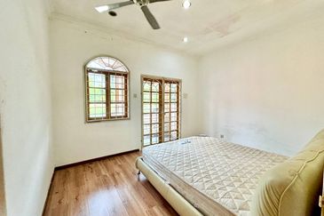 Jalan Suasana, Bandar Tun Hussein Onn