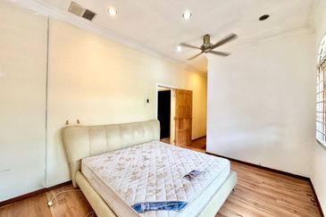 Jalan Suasana, Bandar Tun Hussein Onn