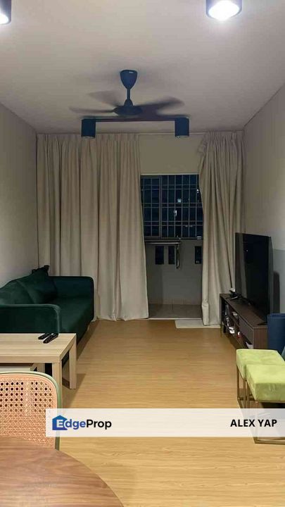 Good Condition | Laguna Biru 1 Residence For Sale | Renovated | Fully Furnished | Full Loan | 3 ROOMS 2 BATHROOMS | Available Now !, Selangor, Rawang