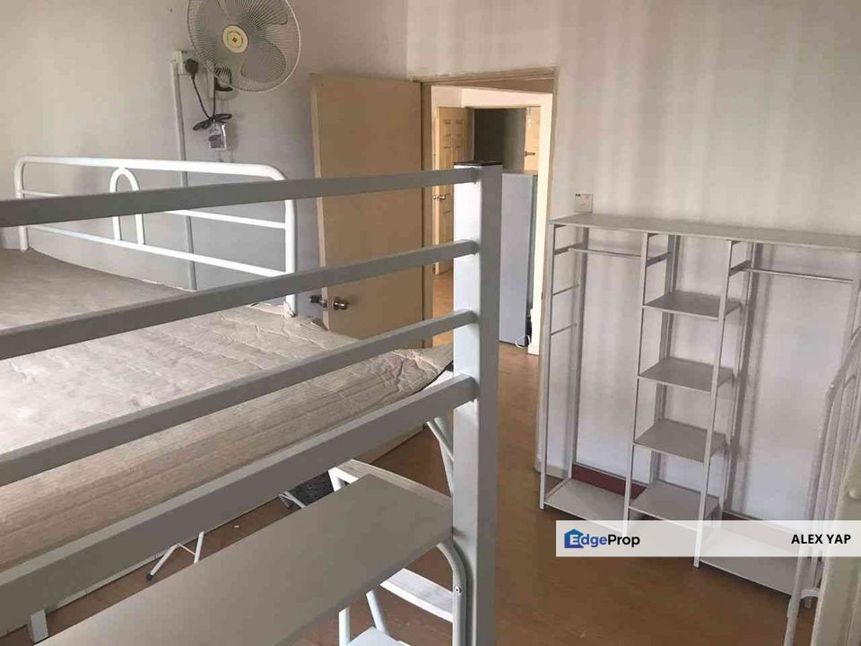 Good Condition | Laguna Biru 1 Residence For Sale | Renovated | Fully Furnished | Full Loan | 3 ROOMS 2 BATHROOMS | Available Now !, Selangor, Rawang