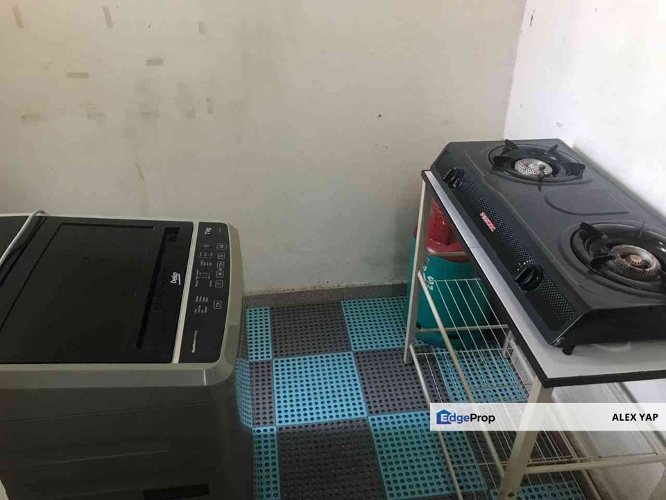 Good Condition | Laguna Biru 1 Residence For Sale | Renovated | Fully Furnished | Full Loan | 3 ROOMS 2 BATHROOMS | Available Now !, Selangor, Rawang