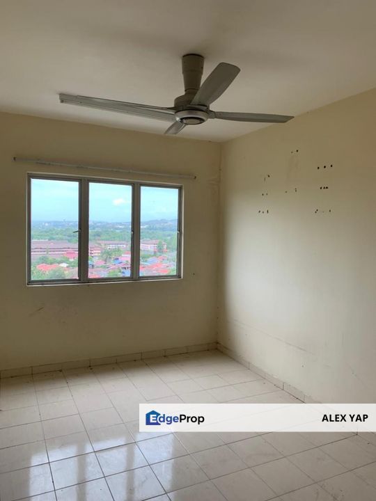 Good Condition | Laguna Biru 1 Residence For Sale | Renovated | Fully Furnished | Full Loan | 3 ROOMS 2 BATHROOMS | Available Now ! LOW DOWNPAYMENT, Selangor, Rawang