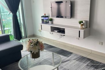 Zeta DeSkye Residence