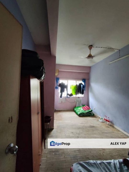 Move in Condition | Taman Sungai Besi Indah Townhouse @ Seri Kembangan For Sale | Level 2 | 3 ROOMS 3 BATHROOMS | Available Now, Selangor, Seri Kembangan