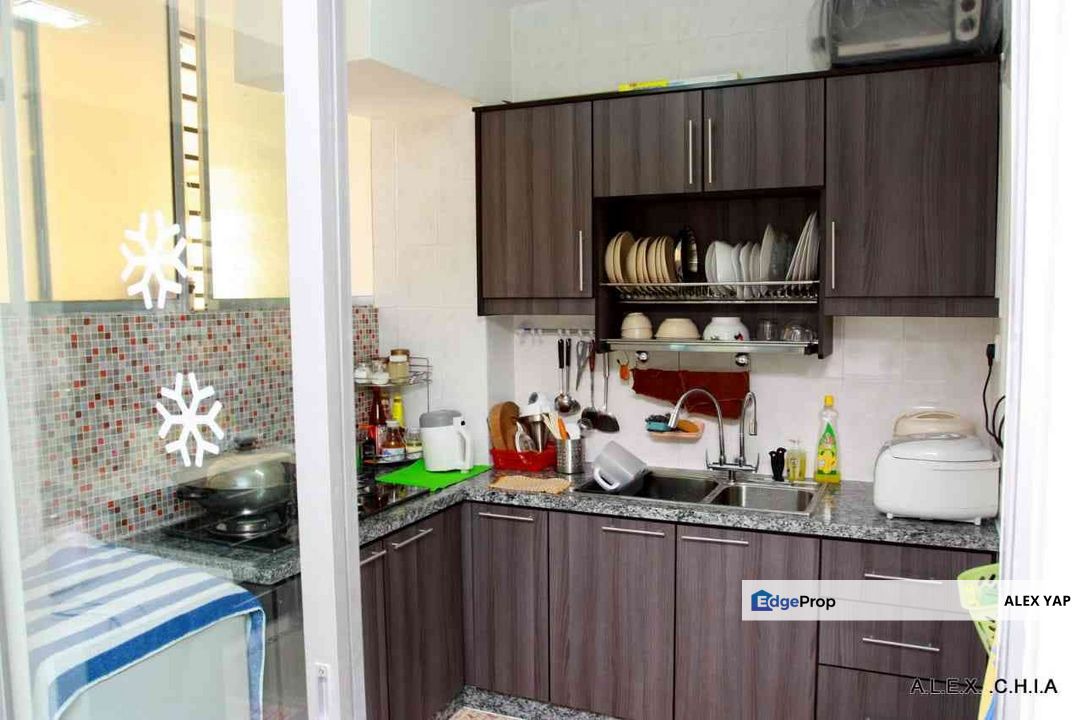 Available Sri Jati 2 Condo For Sale | Fully Furnishied Fully Renovated | Balcony | FREEHOLD | 4 ROOMS 2 BATHROOMS | Prime Location | Move in Condition, Kuala Lumpur, Jalan Klang Lama (Old Klang Road)