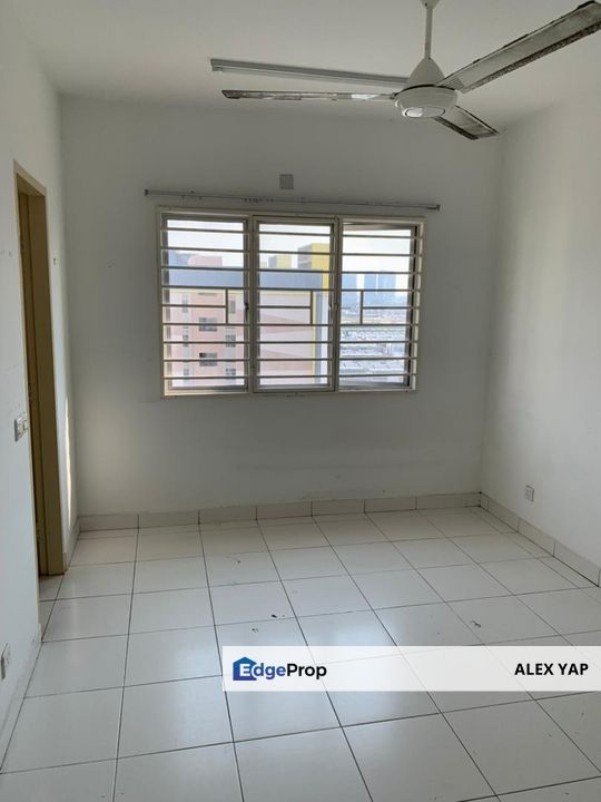Available Now | Seri Pinang Apartment For Sale | Freehold | Full Loan | 3 ROOMS 2 BATHROOMS | Available Now, Selangor, Setia Alam/Alam Nusantara