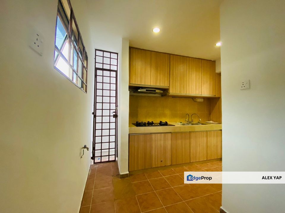 Double Storey / Taman Bukit Kajang Baru / Freehold / Individual Title / Renovated Unit / 2 Carpark / Near MRT KTM / Sale / Jual , Selangor, Kajang