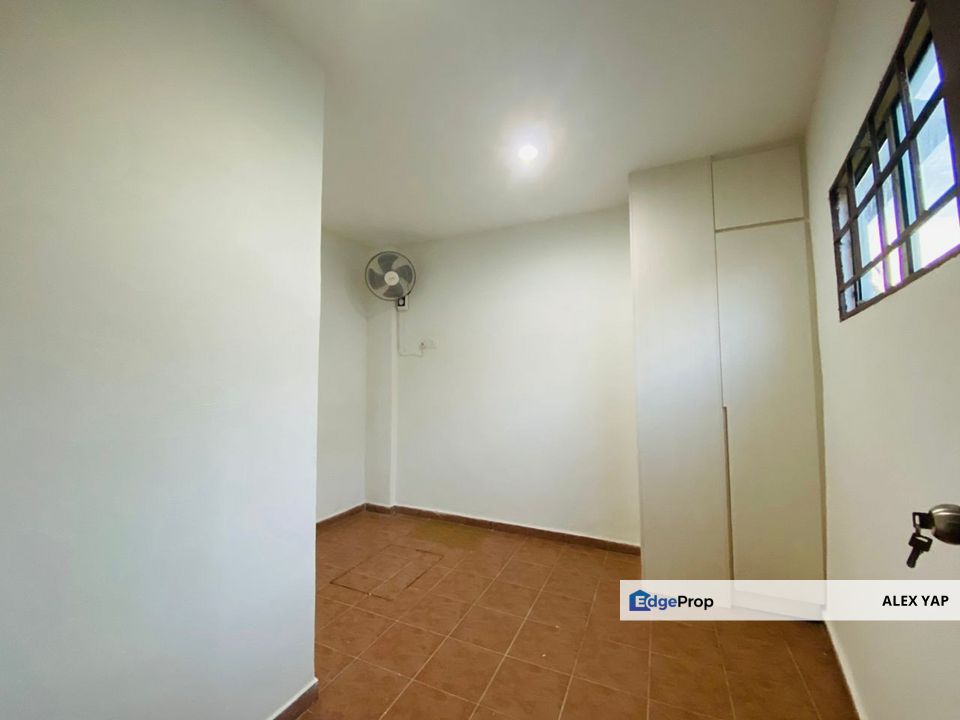 Double Storey / Taman Bukit Kajang Baru / Freehold / Individual Title / Renovated Unit / 2 Carpark / Near MRT KTM / Sale / Jual , Selangor, Kajang