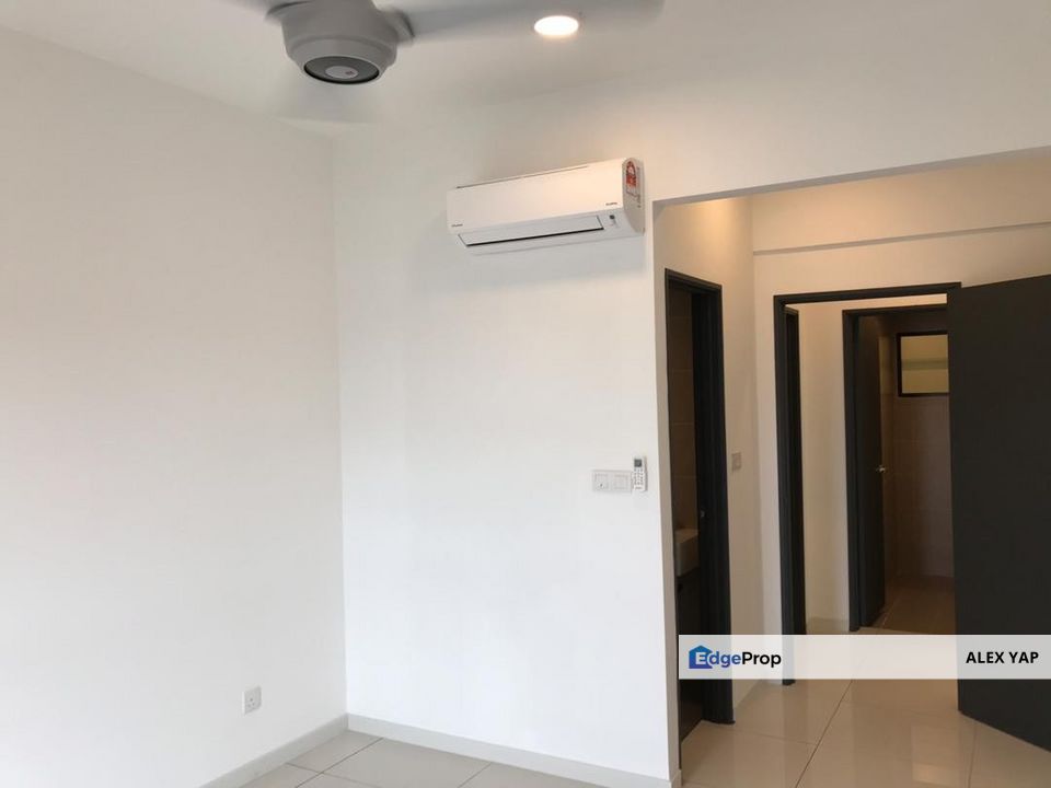 Emira Residence Condominium / Shah Alam / Strata Title / 2 Carpark / Middle Floor / Near LRT KTM / Sale / Jual, Selangor, Shah Alam